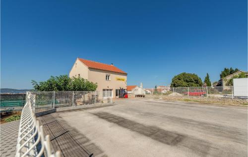Cozy Apartment In Zadar With Wifi