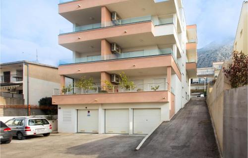 2 Bedroom Stunning Apartment In Makarska