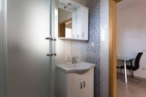 Kylpyhuone majoituspaikassa Dubravka apartmani