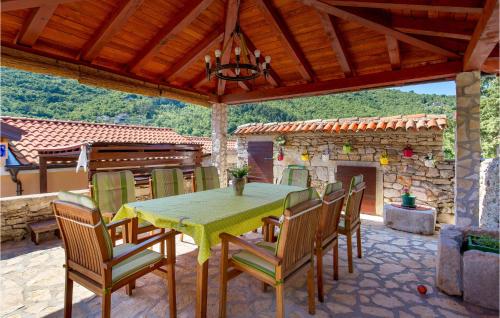 Patio nebo venkovní prostory v ubytování Stunning Home In Moscenicka Draga