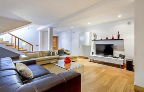 A seating area at Nice Home In Playa Blanca With Sauna