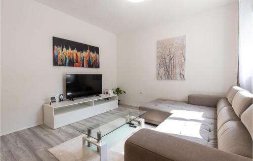Nice Apartment In Zadar With Swimming Pool