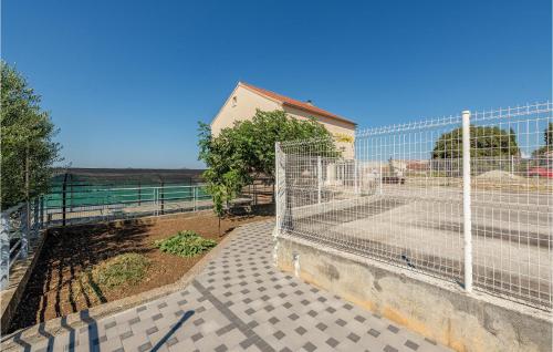 Cozy Apartment In Zadar With Wifi