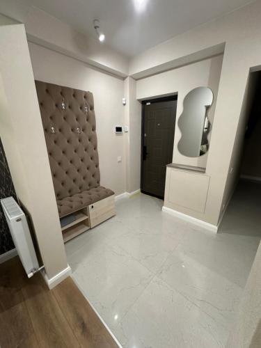 a living room with a couch and a door at Apartments in center of Chisinau Anestiade in Chişinău