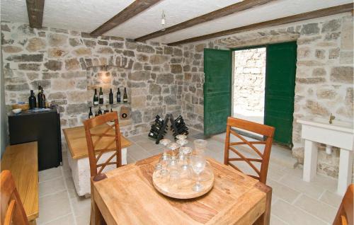 3 Bedroom Lovely Apartment In Omis
