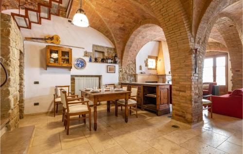 A seating area at Amazing Home In Mazzolla With Wifi