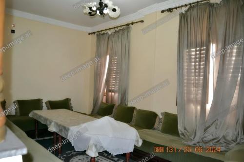 a hospital room with a couch and windows at Appartement lumineux et spacieux en plein centre ville in Ouarzazate
