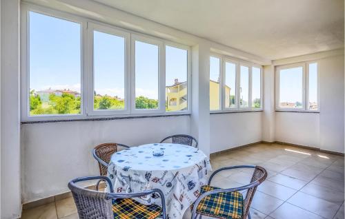Awesome Apartment In Umag With Wifi