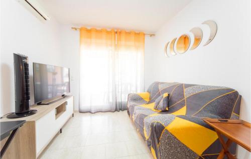 Μια τηλεόραση ή/και κέντρο ψυχαγωγίας στο Amazing Apartment In Oropesa Del Mar