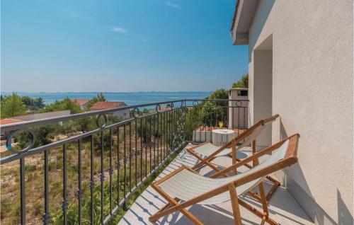 Four-Bedroom Holiday Home In Zdrelac