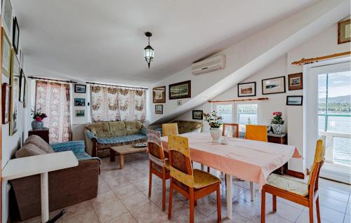 Three-Bedroom Apartment In Lumbarda