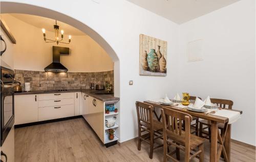 Cozy Apartment In Lovran With Wifi