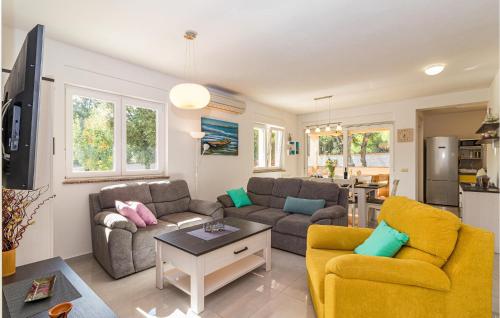 Amazing Home In Pula With Wifi