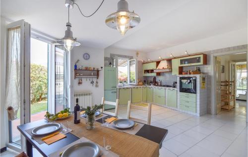 A kitchen or kitchenette at Stunning Home In Celle Ligure Sv,