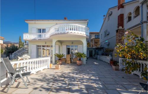 Gorgeous Apartment In Novi Vinodolski With Wifi