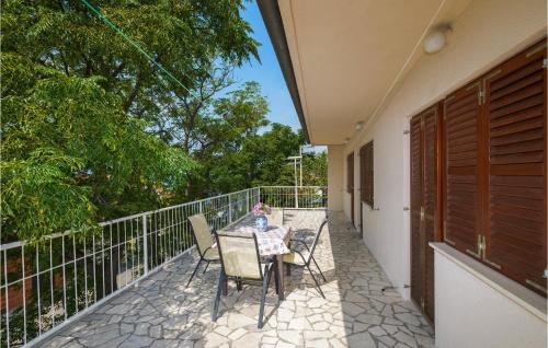 Μπαλκόνι ή βεράντα στο 3 Bedroom Beautiful Apartment In Senj