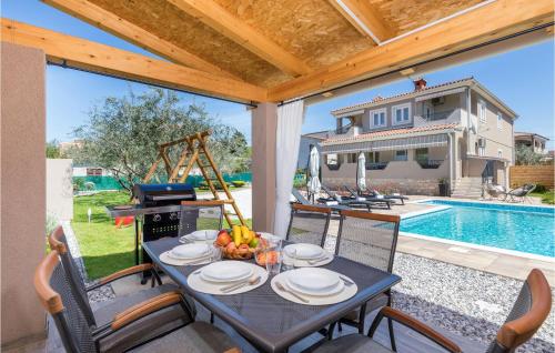 Nice Apartment In Pula