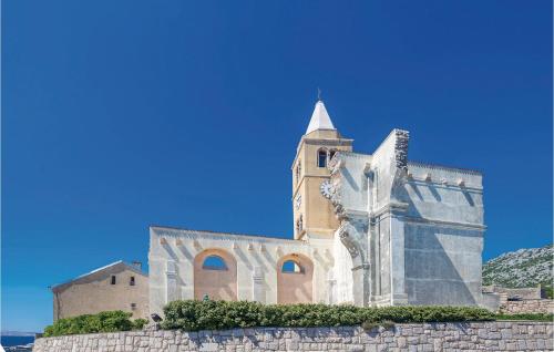 a church with a tower on top of a wall at 3 Bedroom Lovely Home In Susanj in Sušanj