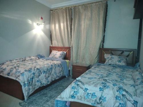 Una cama o camas en una habitación de LuXury Apartment Moqatam