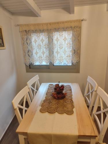a dining room table with chairs and a window at Old Mansion Residence in Riglia