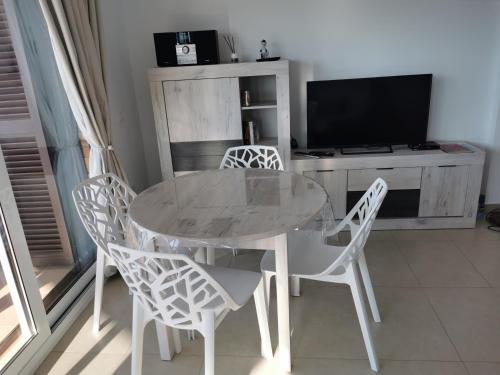 Televízia a/alebo spoločenská miestnosť v ubytovaní Fantástico apartamento en primera línea de mar
