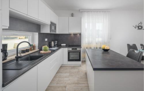 Awesome Home In Porec