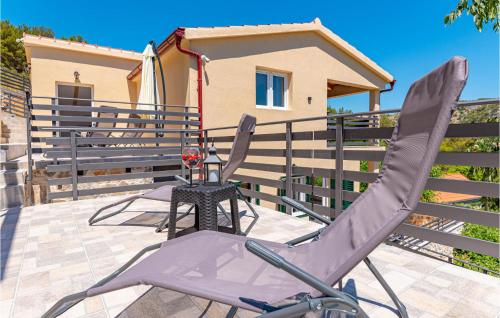 Balkón nebo terasa v ubytování 3 Bedroom Cozy Home In Skradin