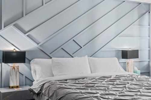 a bedroom with a white bed with two lamps at Green Harbor Hotel in Marshfield