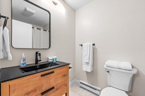 a bathroom with a sink and a mirror at Green Harbor Hotel in Marshfield