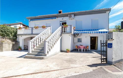 Lovely Apartment In Jadranovo With Wifi