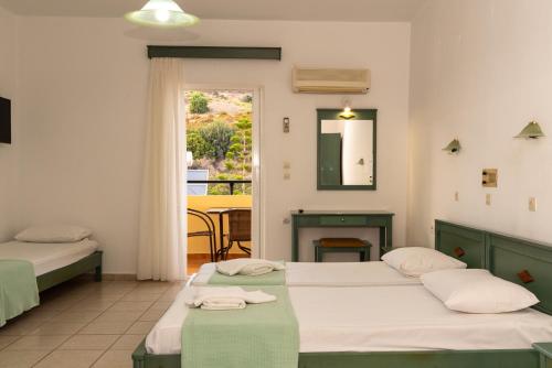 Postel nebo postele na pokoji v ubytování Elpis Studio Apartments