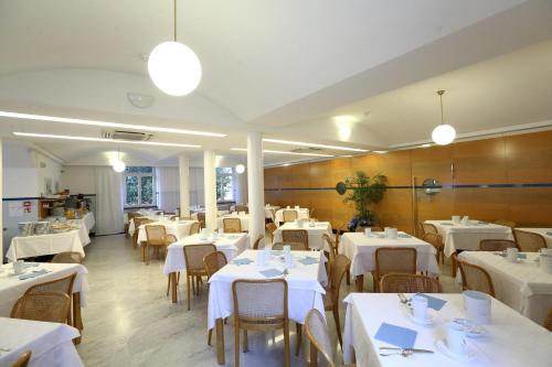 Restoran atau tempat lain untuk makan di Hotel Genova