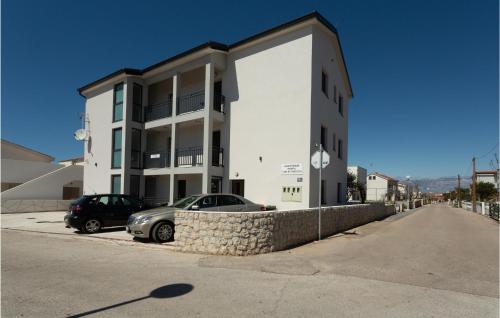 Stunning Apartment In Vir With Wifi