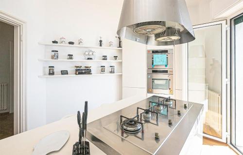 Η κουζίνα ή μικρή κουζίνα στο Gorgeous Apartment In Bogliasco