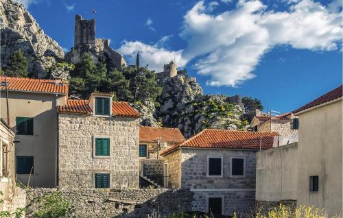 3 Bedroom Lovely Apartment In Omis
