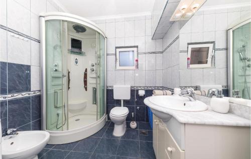 Six-Bedroom Holiday Home In Kastel Sucurac With Sea View