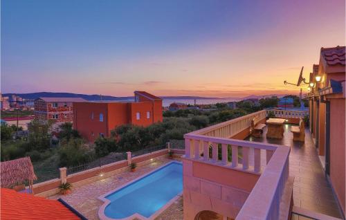 Six-Bedroom Holiday Home In Kastel Sucurac With Sea View