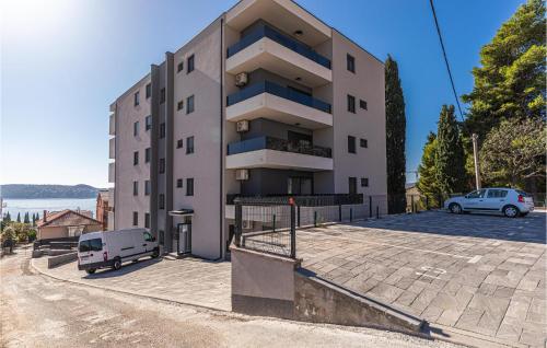 1 Bedroom Cozy Apartment In Seget Donji