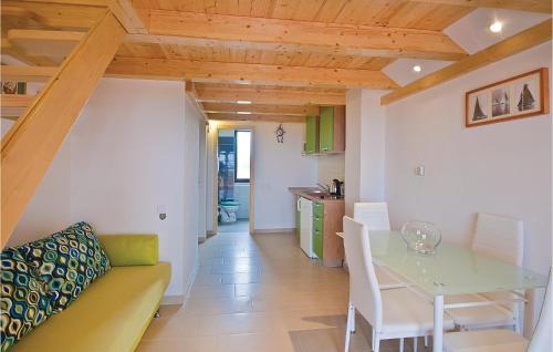 1 Bedroom Lovely Apartment In Pula