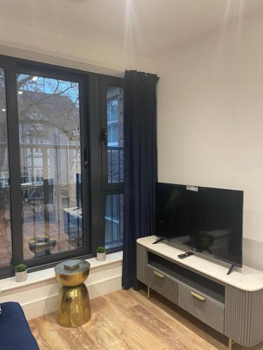 The Duplex at Sophia Mews with free parking photo 11