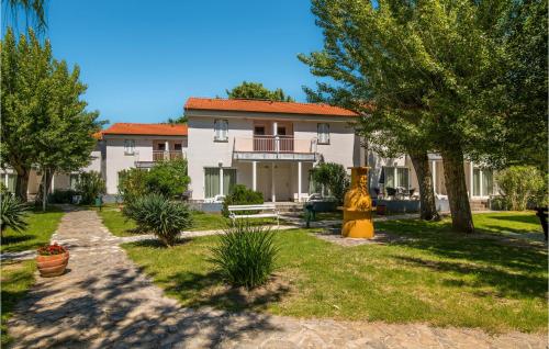 1 Bedroom Awesome Apartment In Baska