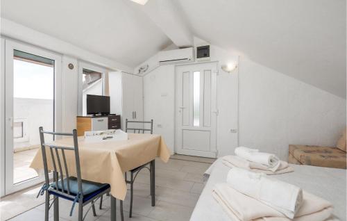 Lovely Apartment In Senj With Wifi