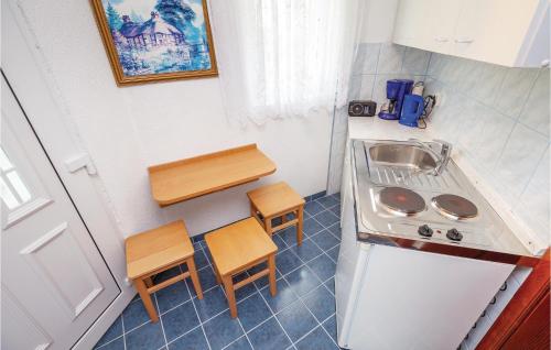 Cozy Apartment In Crikvenica With Wifi