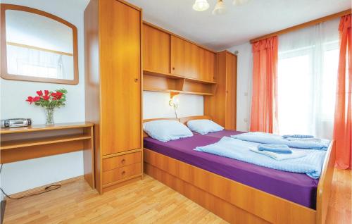 Cozy Apartment In Crikvenica With Wifi