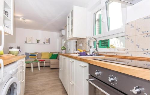 3 Bedroom Nice Home In Crikvenica