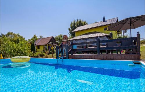 Hồ bơi trong/gần 2 Bedroom Beautiful Home In Plaski