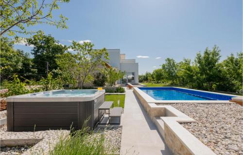 Cozy Home In Veliki Brocanac