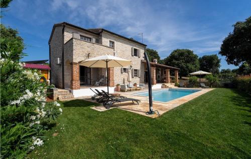 a house with a pool and an umbrella in the yard at Villa Maria Selina in Selina