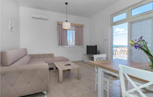 2 Bedroom Stunning Apartment In Dramalj
