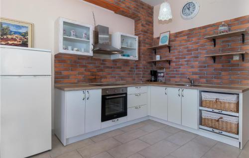 2 Bedroom Stunning Apartment In Dramalj